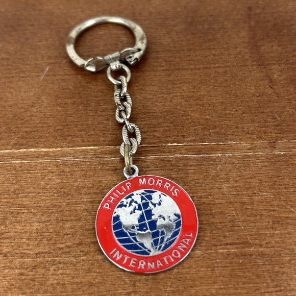 Philip Morris International Keychain‎ Vintage Metal Globe Logo Tobacco Promo